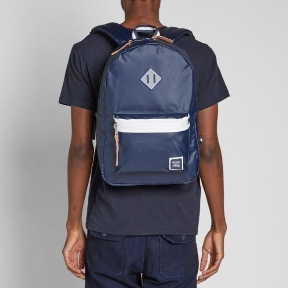 Unisex Herschel Supply Studio Ruskin Backpack Navy - Picture 1 of 9
